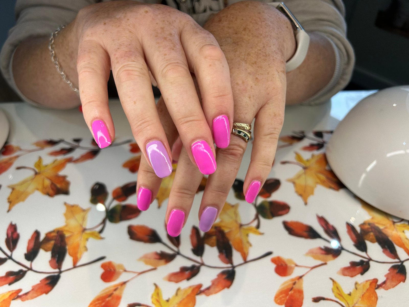 Hand multi pinks