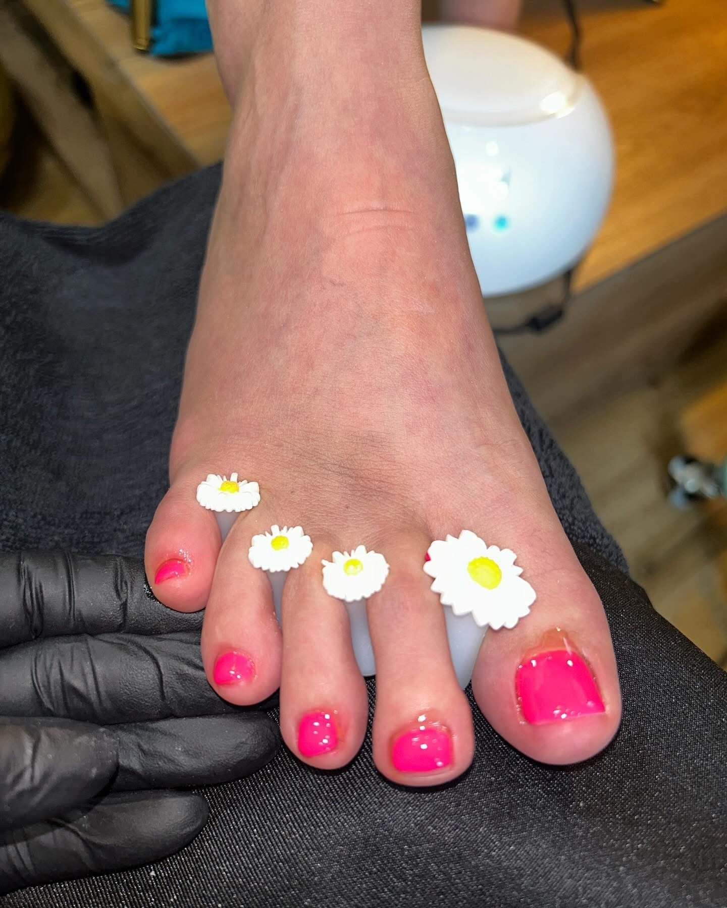 Feet pink with daisy seperators